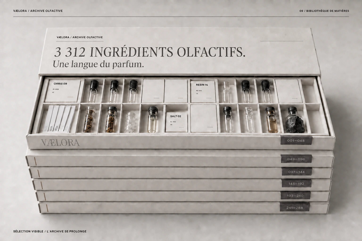 Concept d’archive olfactive VÆLORA, avec des plateaux d’ingrédients indexés.